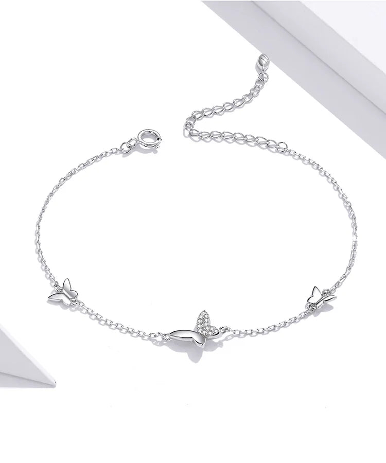 Delicate silver bracelet featuring three butterfly charms, one with sparkling pavé stones, from the Bianco Nero collection.