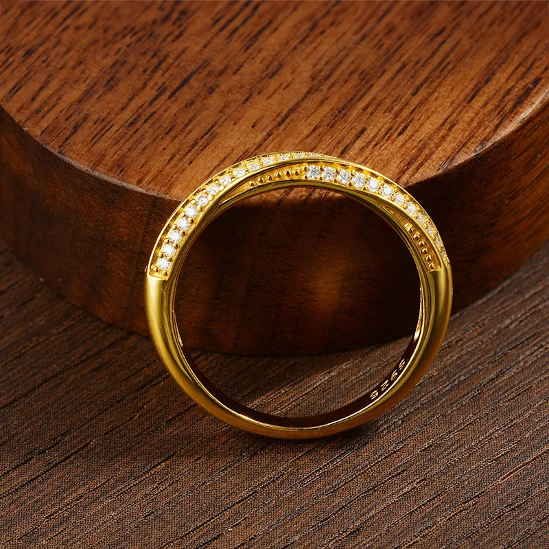 Slim silver ring featuring two parallel rows of small white stones, forming a subtle twist in the center, from the Bianco Nero collection.