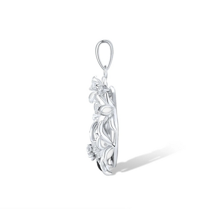 Pendant with alternating black and white floral elements arranged in a circular wreath

