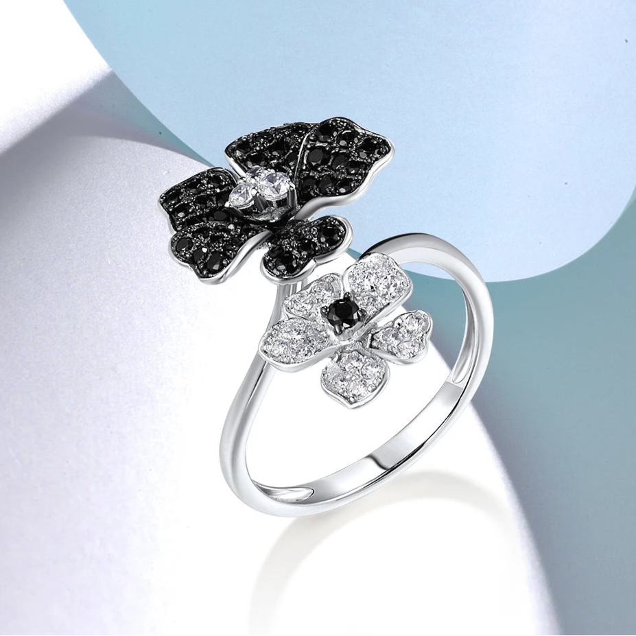 Sterling silver open ring with black and white crystal-studded flowers, part of the Rosa Nera collection.

