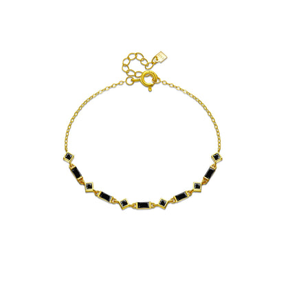 Silver bracelet with alternating square and rectangular black stones on a fine chain, from the Vindemia line.

